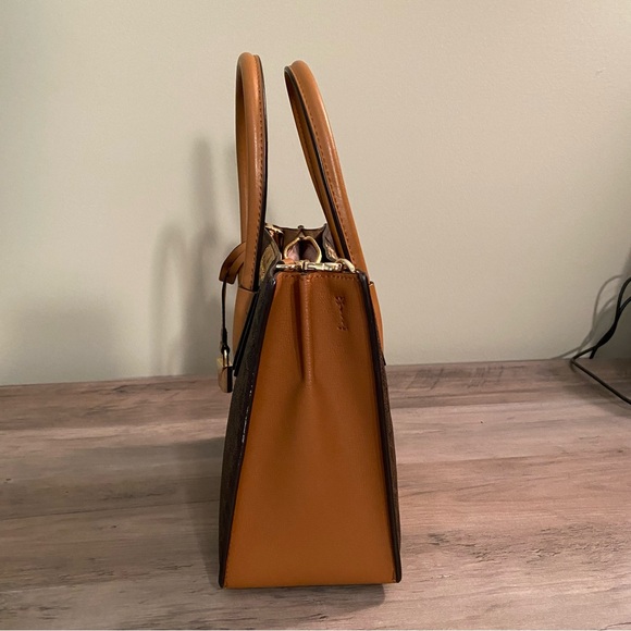 Michael Kors Crossbody Mercer Small Brown Gold Logo - Picture 14 of 16